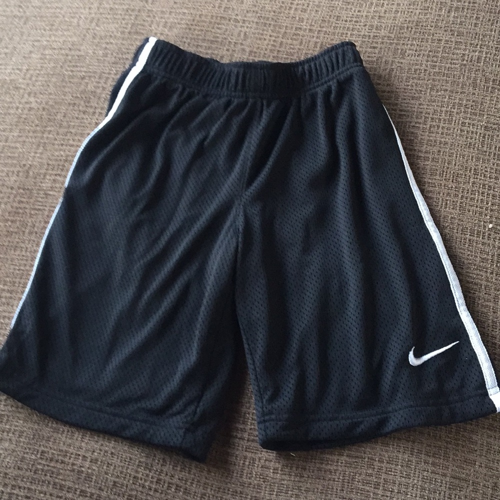GIRLS NIKE BASKETBALL SHORTS
